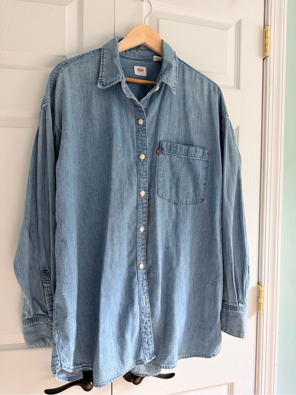 Levi’s Chambray Button Down Shirt Men’s XL Blue Denim Long Sleeve Pocket